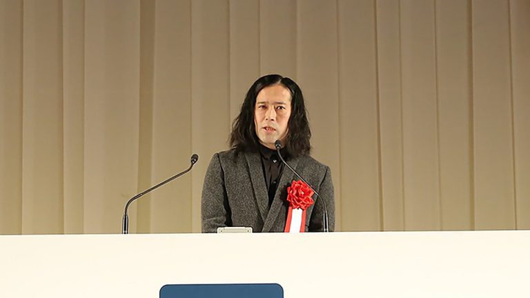 「バッドエンドはない」ピース・又吉直樹さんが卒業生に贈ったスピーチ全文を公開